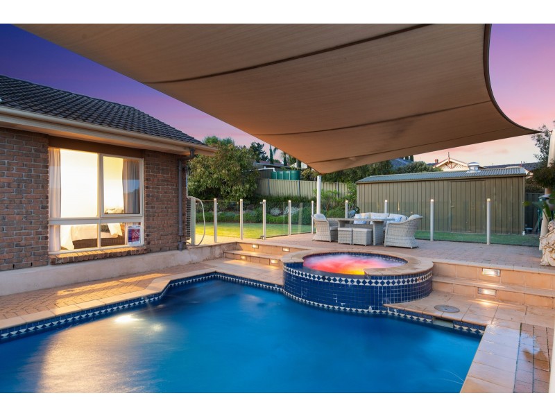 21 Hedgerow Crescent, Hallett Cove SA 5158
