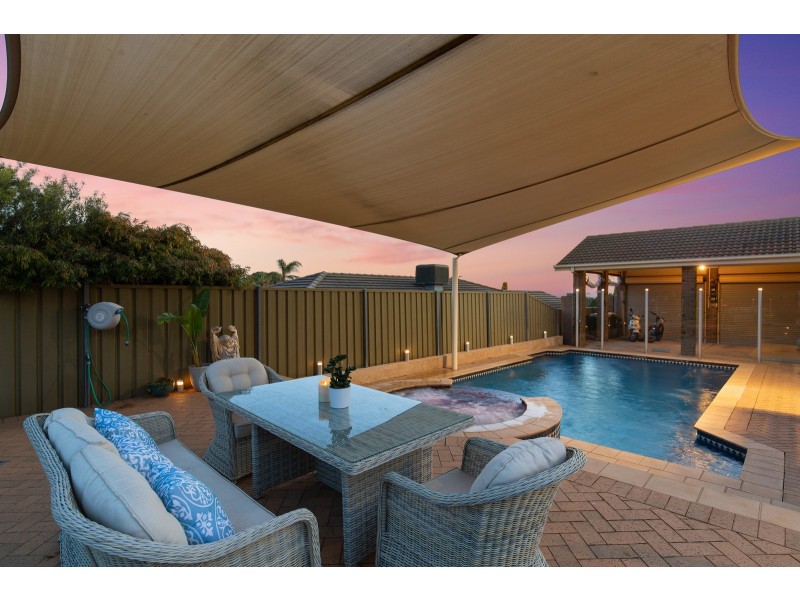 21 Hedgerow Crescent, Hallett Cove SA 5158