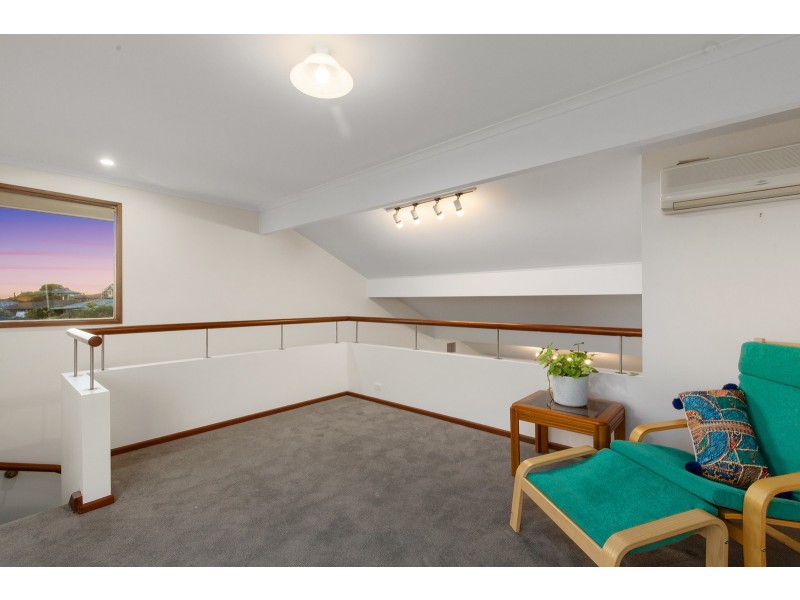 21 Hedgerow Crescent, Hallett Cove SA 5158