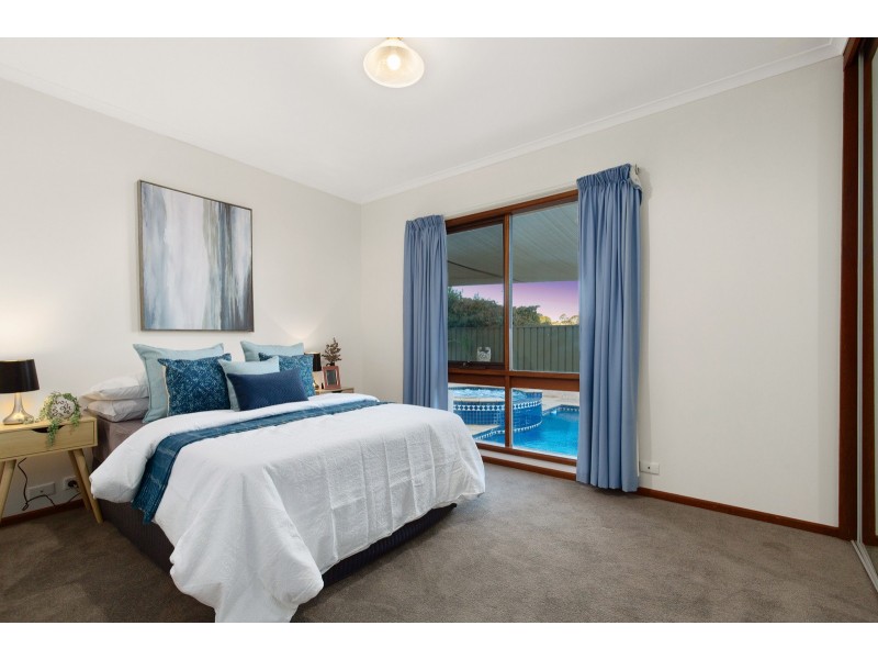 21 Hedgerow Crescent, Hallett Cove SA 5158