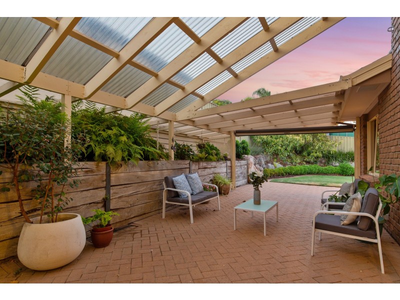 21 Hedgerow Crescent, Hallett Cove SA 5158