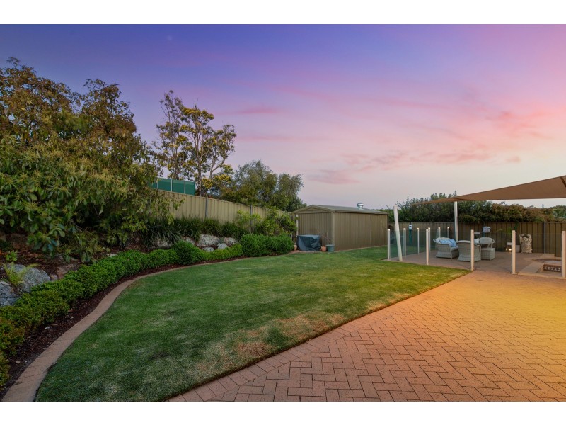 21 Hedgerow Crescent, Hallett Cove SA 5158