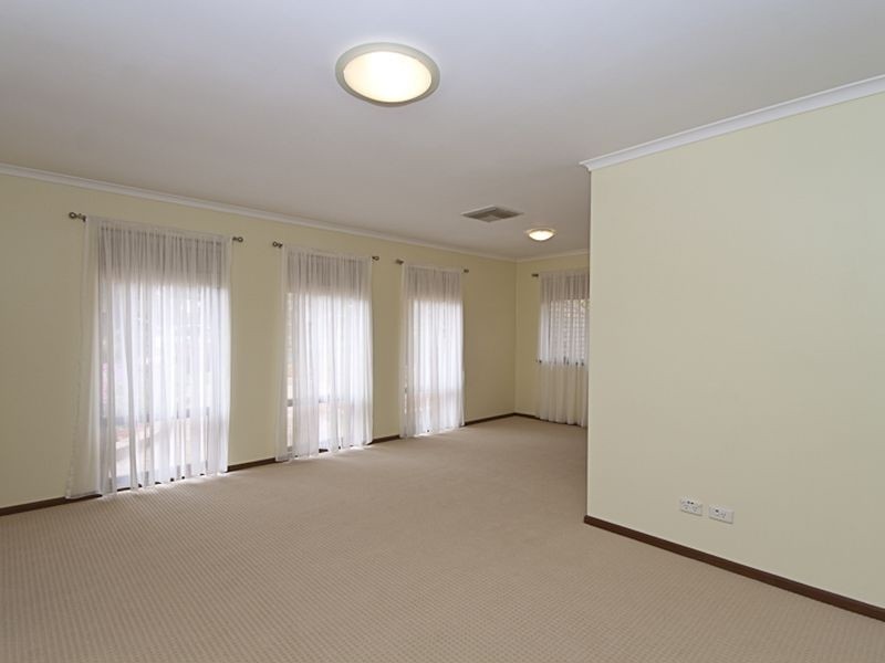 13 Woodham Court, Aberfoyle Park SA 5159