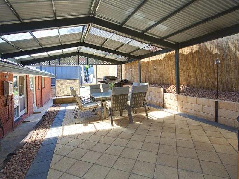 4 Greenbank Close, O’halloran Hill SA 5158