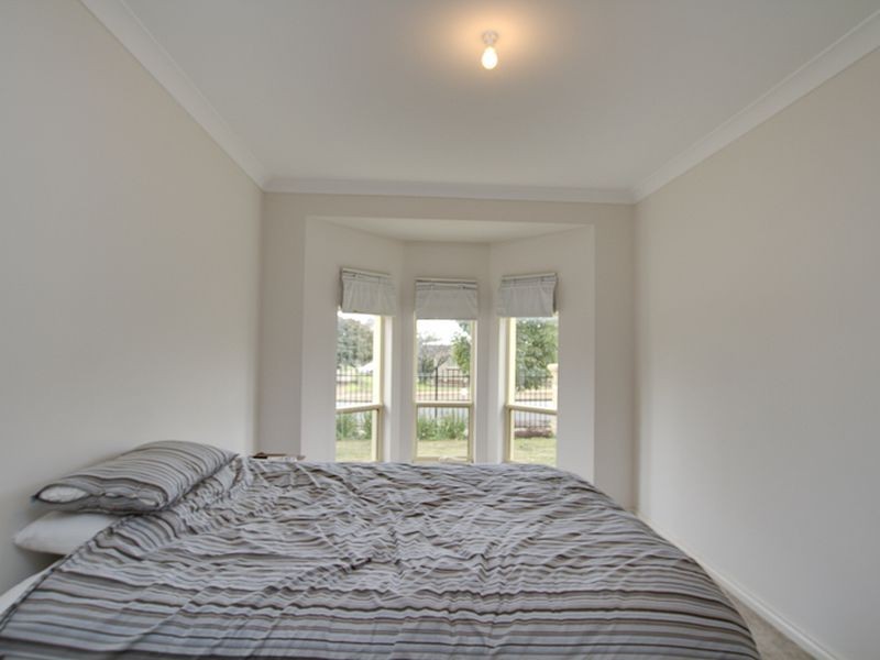8A White Cresent, Seacombe Gardens SA 5047