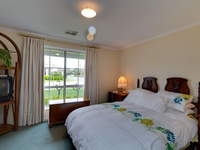 1 Maesbury Circuit, Sturt SA 5047