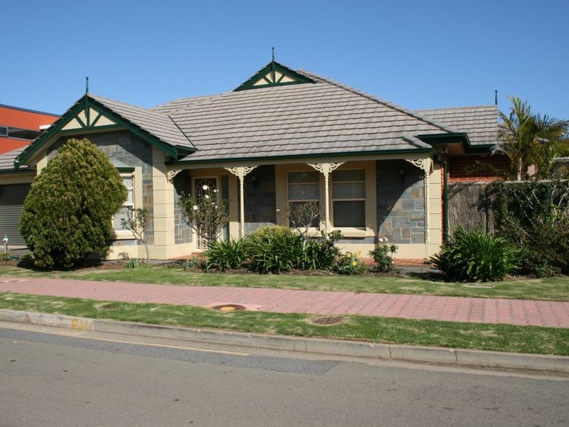 8 Waverley Tce, Hove SA 5048