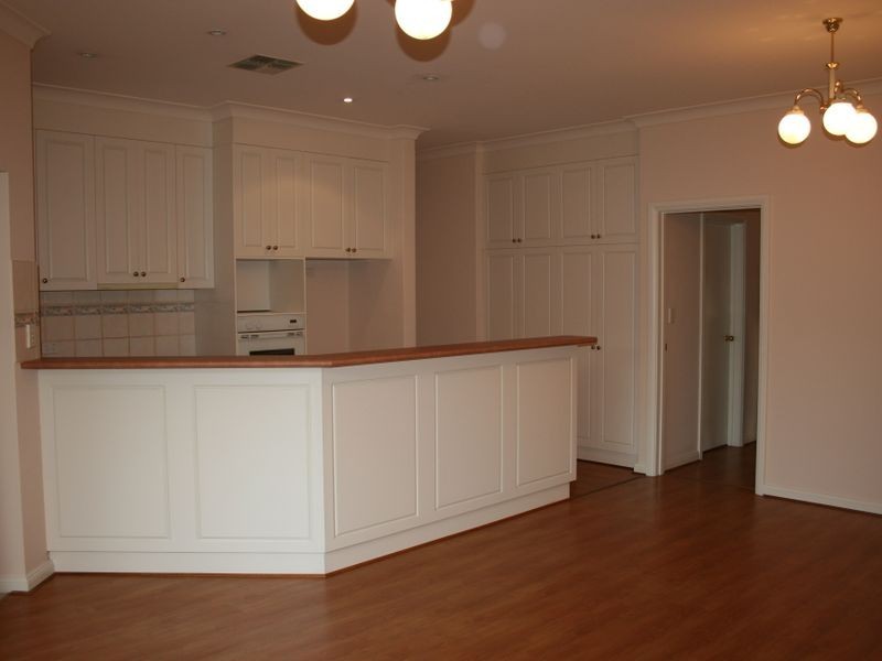 8 Waverley Tce, Hove SA 5048