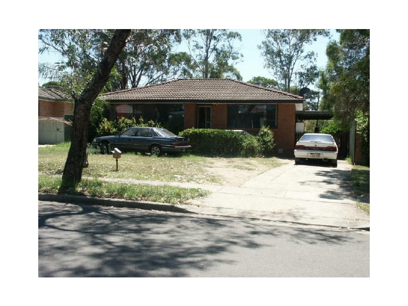 8 HOYLE DRIVE, Dean Park NSW 2761