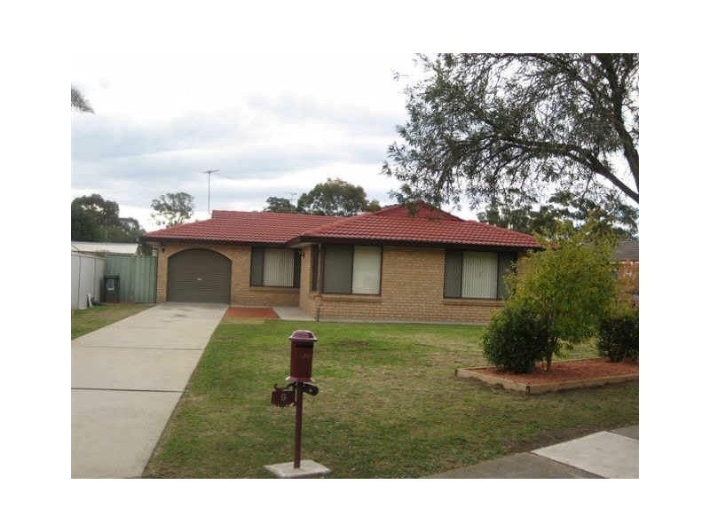 8 Reef Street, Quakers Hill NSW 2763