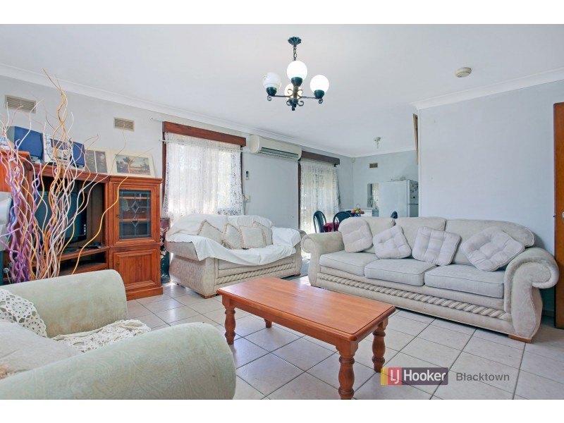 1 Basilisk Place, Whalan NSW 2770