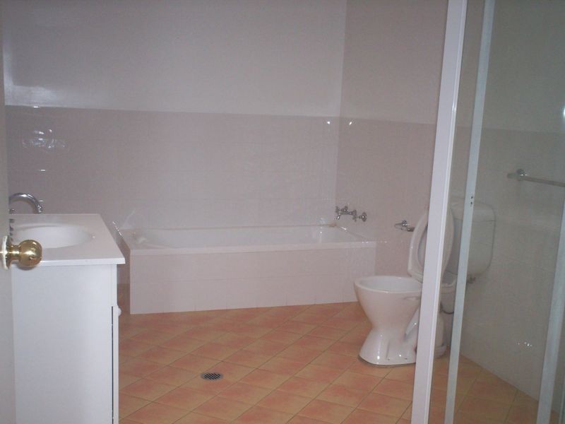 2/76 Barbara Blvd, Seven Hills NSW 2147