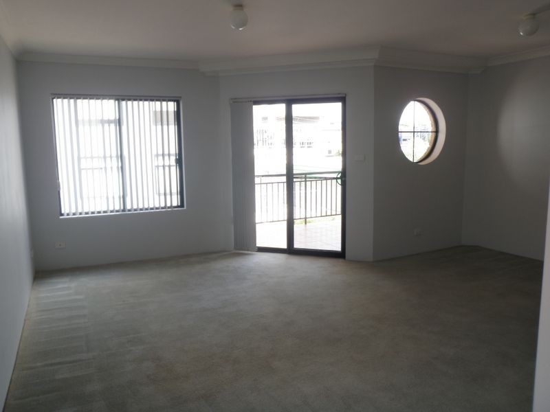 8/32 Fourth Avenue, Blacktown NSW 2148