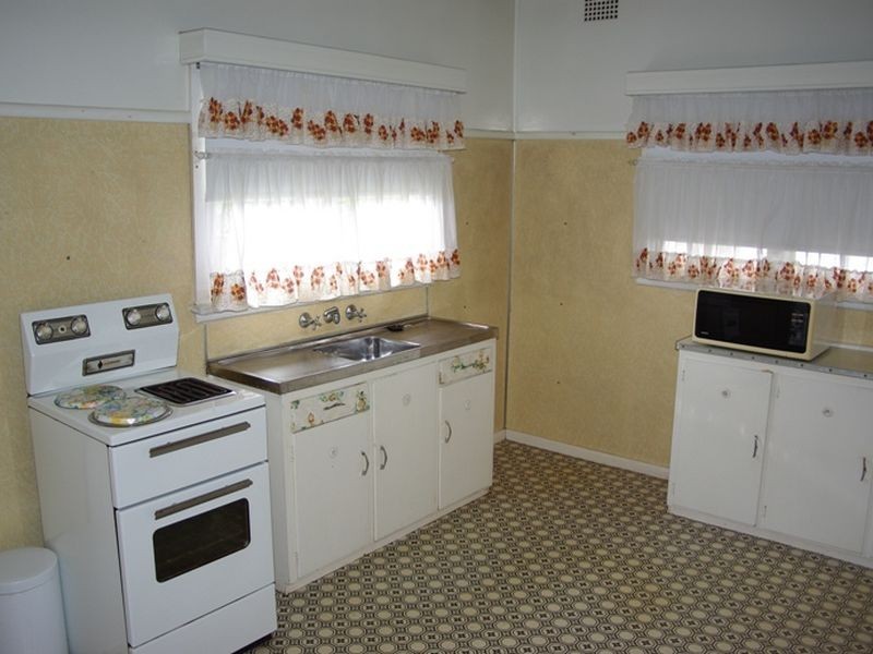 2 Matthew Crescent, Blacktown NSW 2148