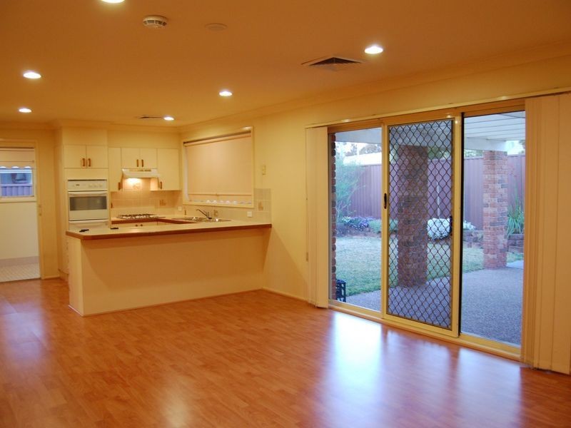 27 Hampton Crescent, Prospect NSW 2148