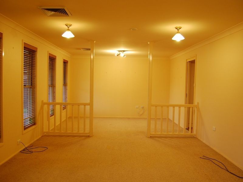 27 Hampton Crescent, Prospect NSW 2148