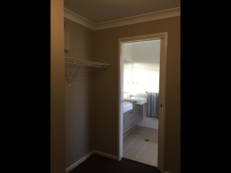 16 Cawley Circuit, Ropes Crossing NSW 2760