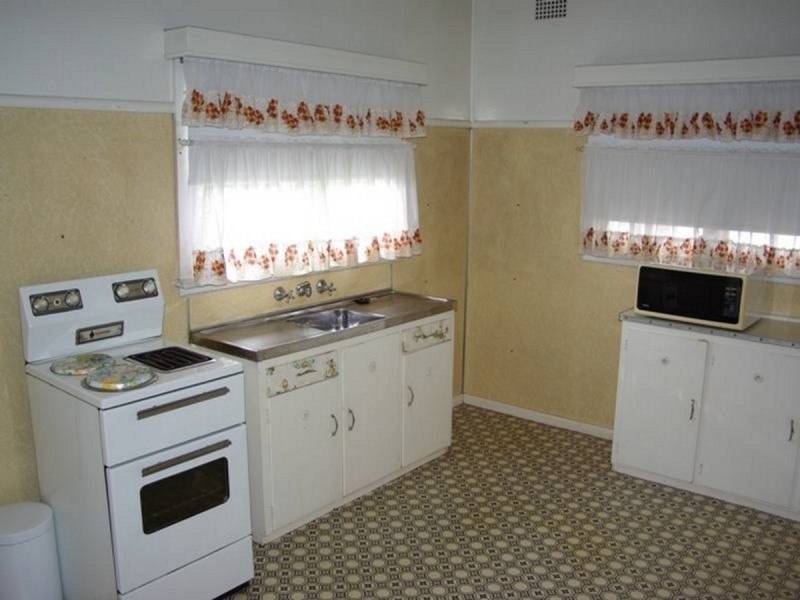 2 Matthew Crescent, Blacktown NSW 2148