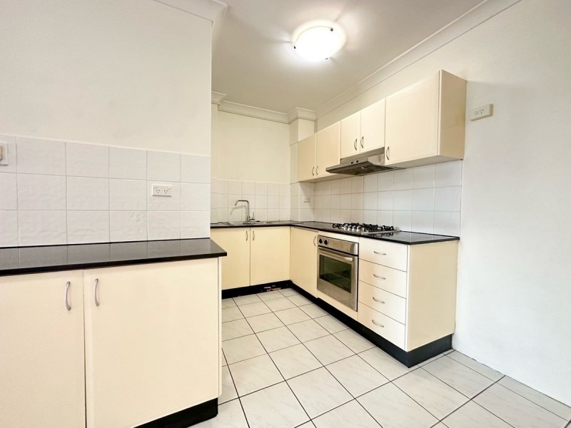 2/9-13 Griffiths Street, Blacktown NSW 2148
