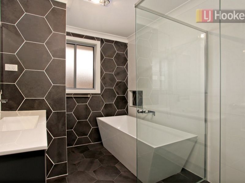 2 Emerald Road, Seven Hills NSW 2147