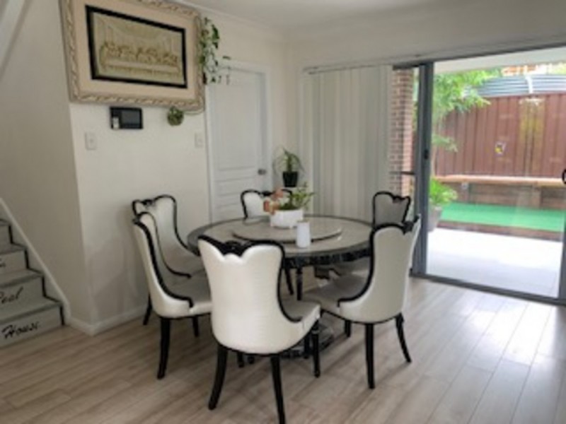 2 Emerald Road, Seven Hills NSW 2147