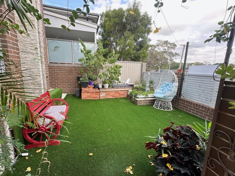 2 Emerald Road, Seven Hills NSW 2147