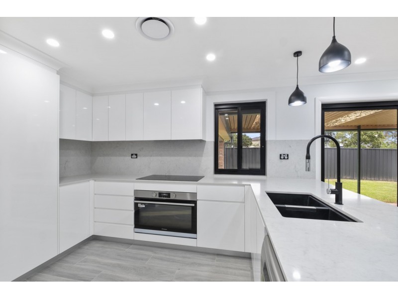 19 Merevale Place, Oakhurst NSW 2761