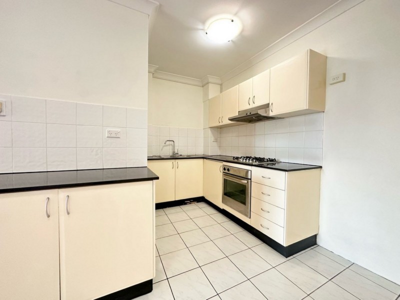 2/9-13 Griffiths Street, Blacktown NSW 2148