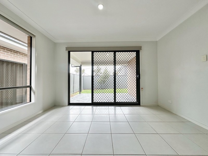 24 Bluestone Drive, Glenmore Park NSW 2745