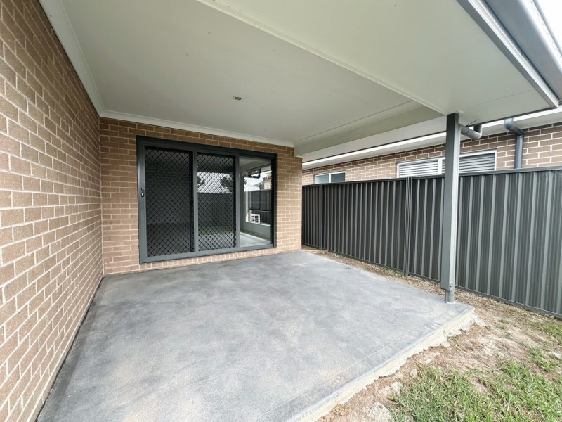 24 Bluestone Drive, Glenmore Park NSW 2745