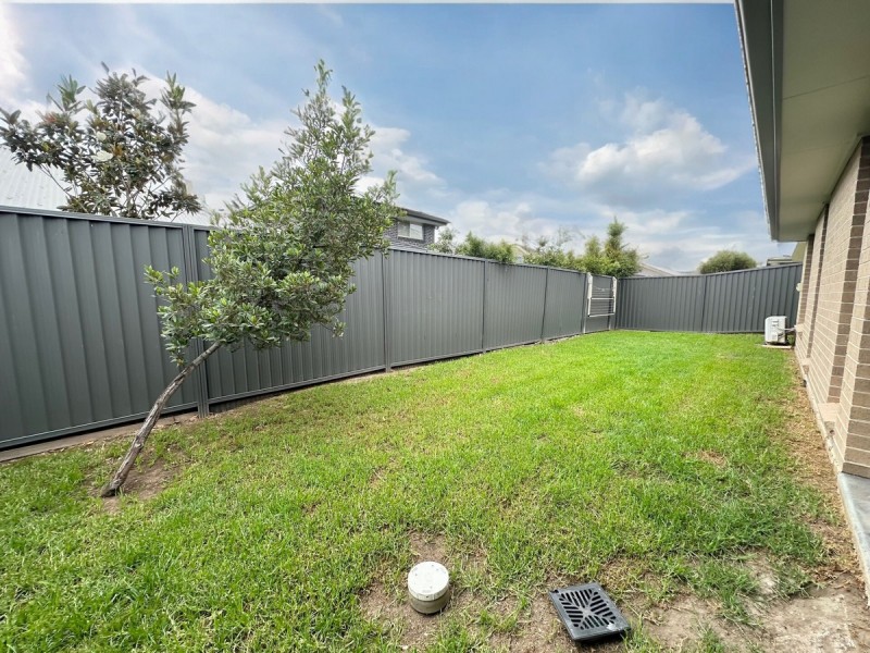 24 Bluestone Drive, Glenmore Park NSW 2745