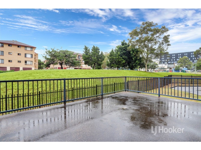 27/5 Griffiths Street, Blacktown NSW 2148