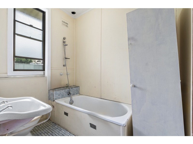 33 Pineleigh Road, Lalor Park NSW 2147