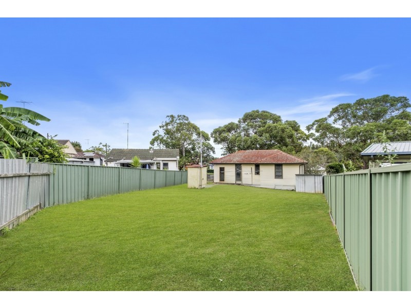 33 Pineleigh Road, Lalor Park NSW 2147