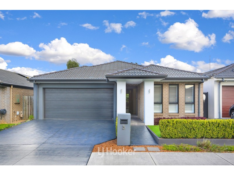 5 Stratheden Avenue, Colebee NSW 2761