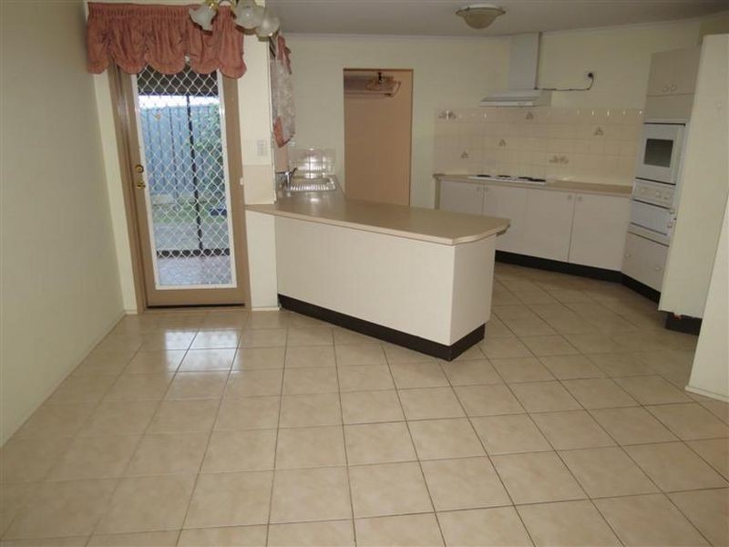 8a Edgeware Road, Prospect NSW 2148