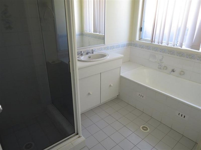 8a Edgeware Road, Prospect NSW 2148