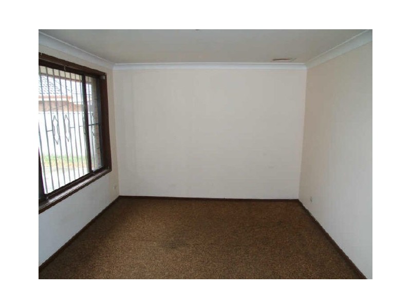 8 Reef Street, Quakers Hill NSW 2763