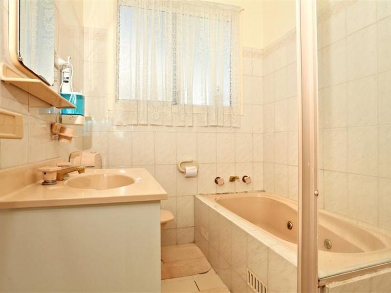 8 Waugh Crescent, Blacktown NSW 2148