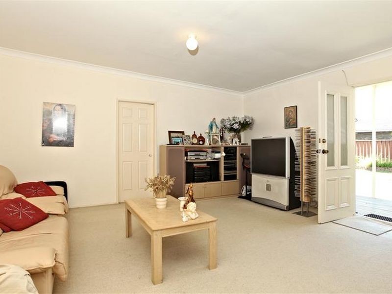 8 Waugh Crescent, Blacktown NSW 2148