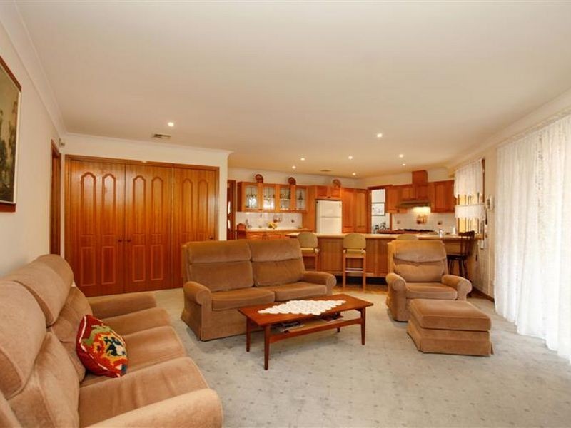 14 Hinkler Place, Huntington Heights NSW 2767