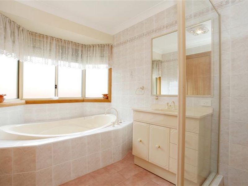 14 Hinkler Place, Huntington Heights NSW 2767