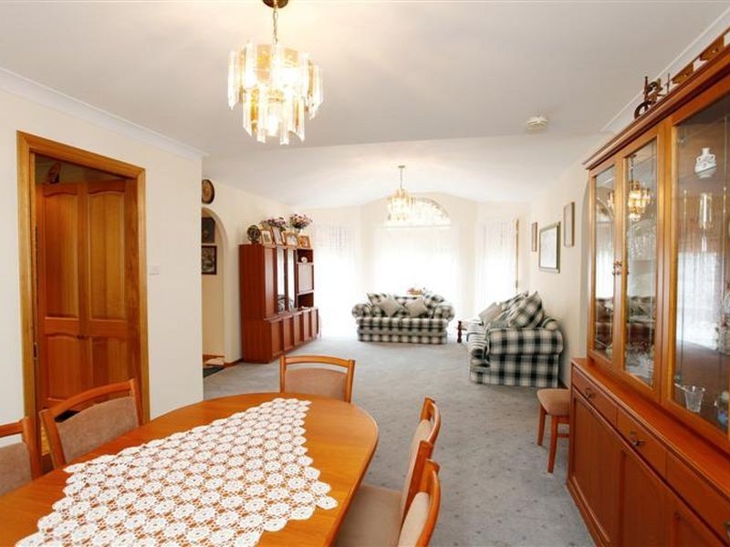 14 Hinkler Place, Huntington Heights NSW 2767