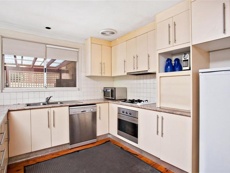 8 Barnfield Place, Dean Park NSW 2761