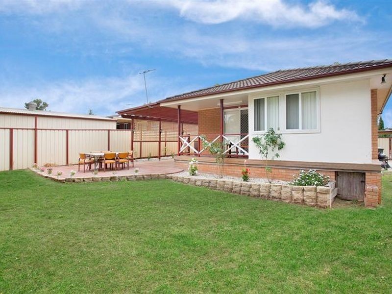 8 Barnfield Place, Dean Park NSW 2761