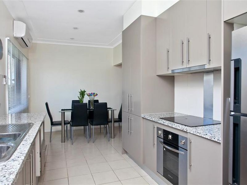 8 Hilltop Avenue, Blacktown NSW 2148