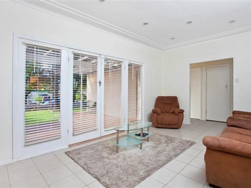 8 Hilltop Avenue, Blacktown NSW 2148