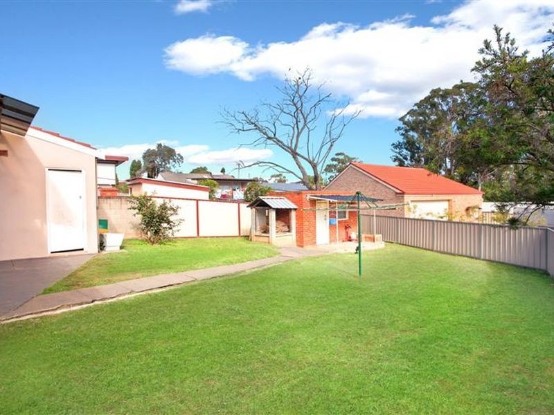 8 Hilltop Avenue, Blacktown NSW 2148