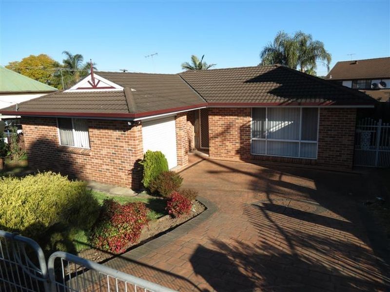 8a Edgeware Road, Prospect NSW 2148