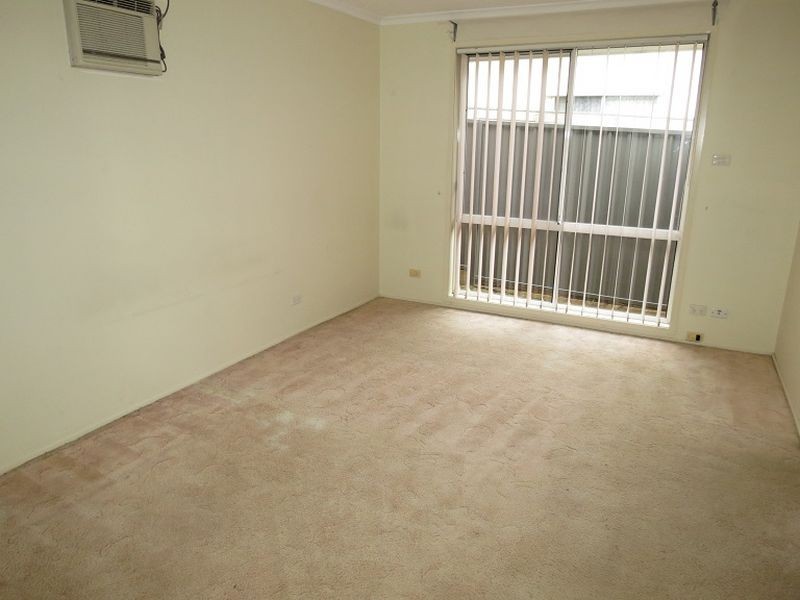 8a Edgeware Road, Prospect NSW 2148